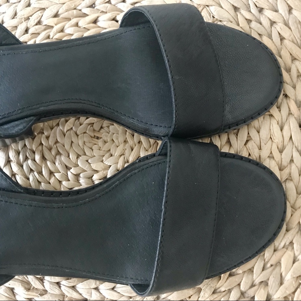 FRYE Cindy Black Leather Buckle Sandals Size 7 - Picture 5 of 8
